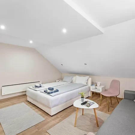 Apartment M *
